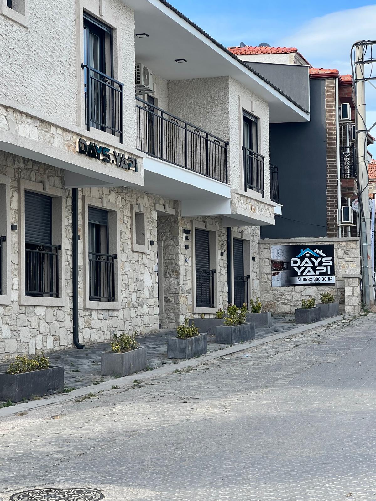 Sokak cephesinden DAYS YAPI projesi